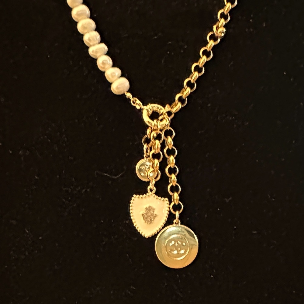 CHANEL HOLIDAY Elegant Gold and Pearl Necklace